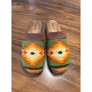 Born Bandy Clog in orange and green blanket pattern